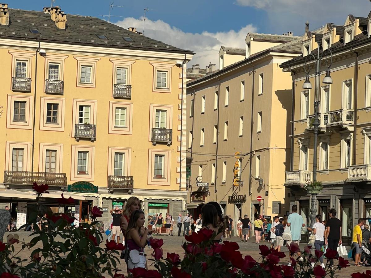 BELABRI'- centralissime mansarde charme&comfort Aosta Exterior foto